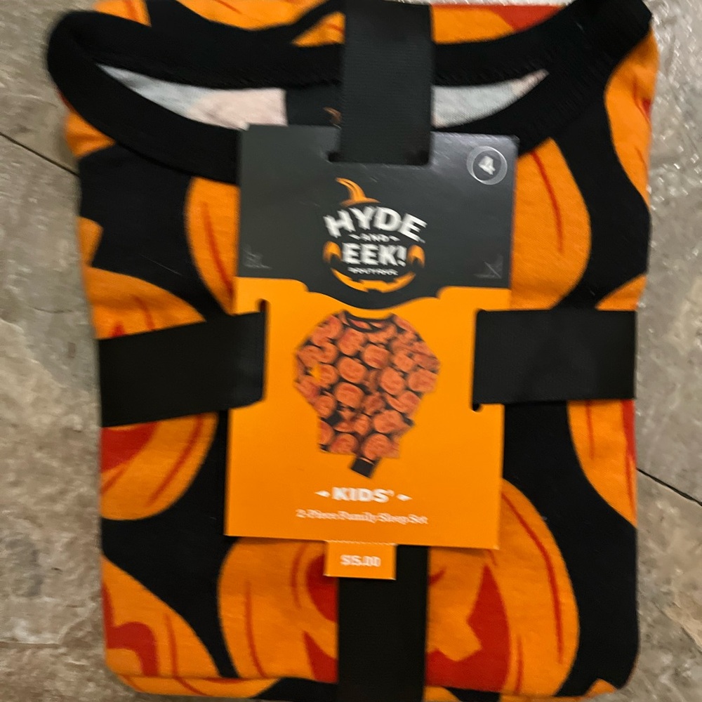 NWT kids size 4 Halloween 2 piece pajamas